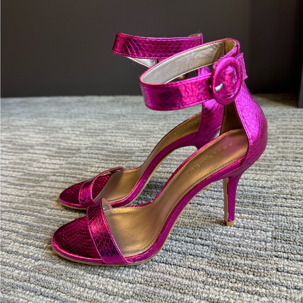 New, Never Worn Fuchsia Pelle Moda Kallie Sandal Size 8